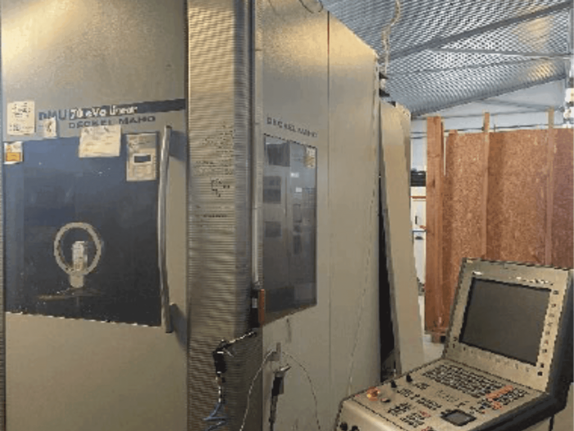 Front view of DMG DECKEL MAHO DMU 70 eVo  machine