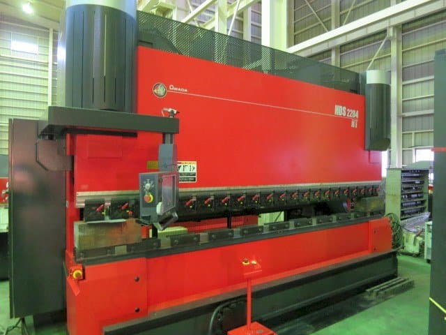 Left side view of AMADA HDS 2204NT machine