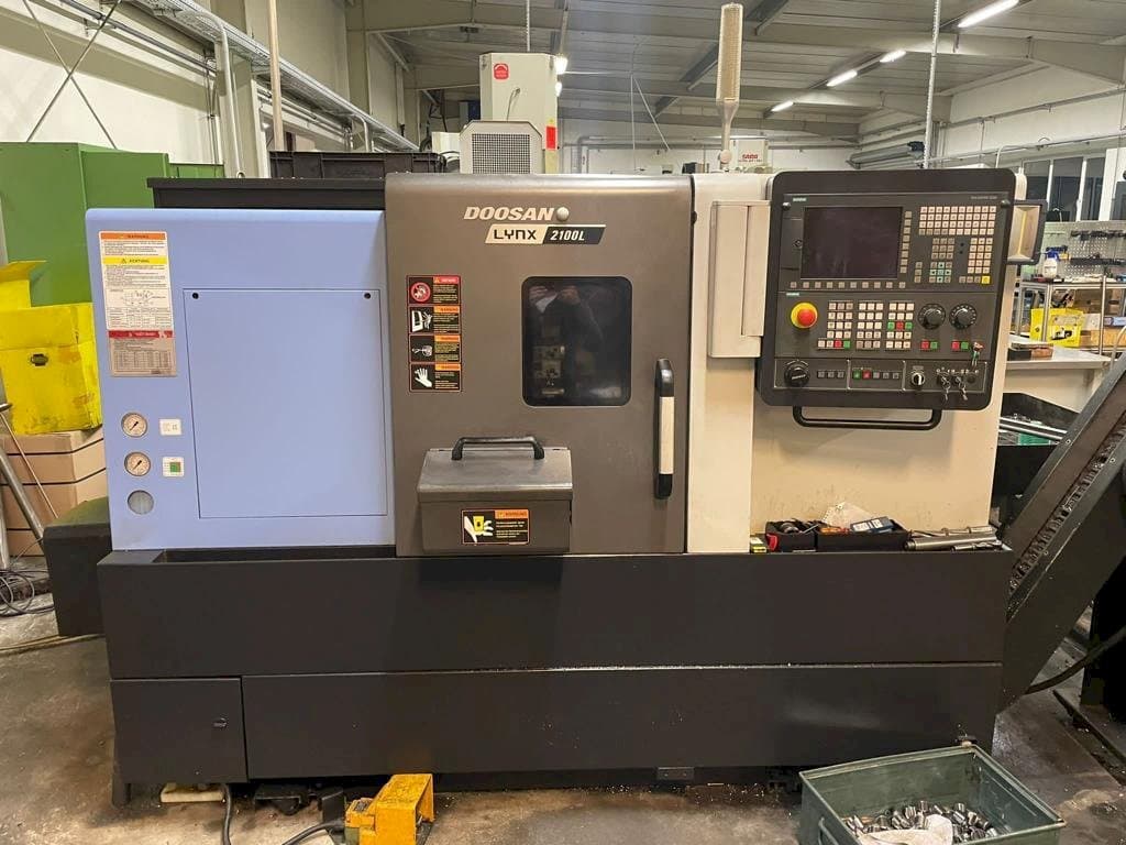 Front view of Doosan Lynx 2100LB machine