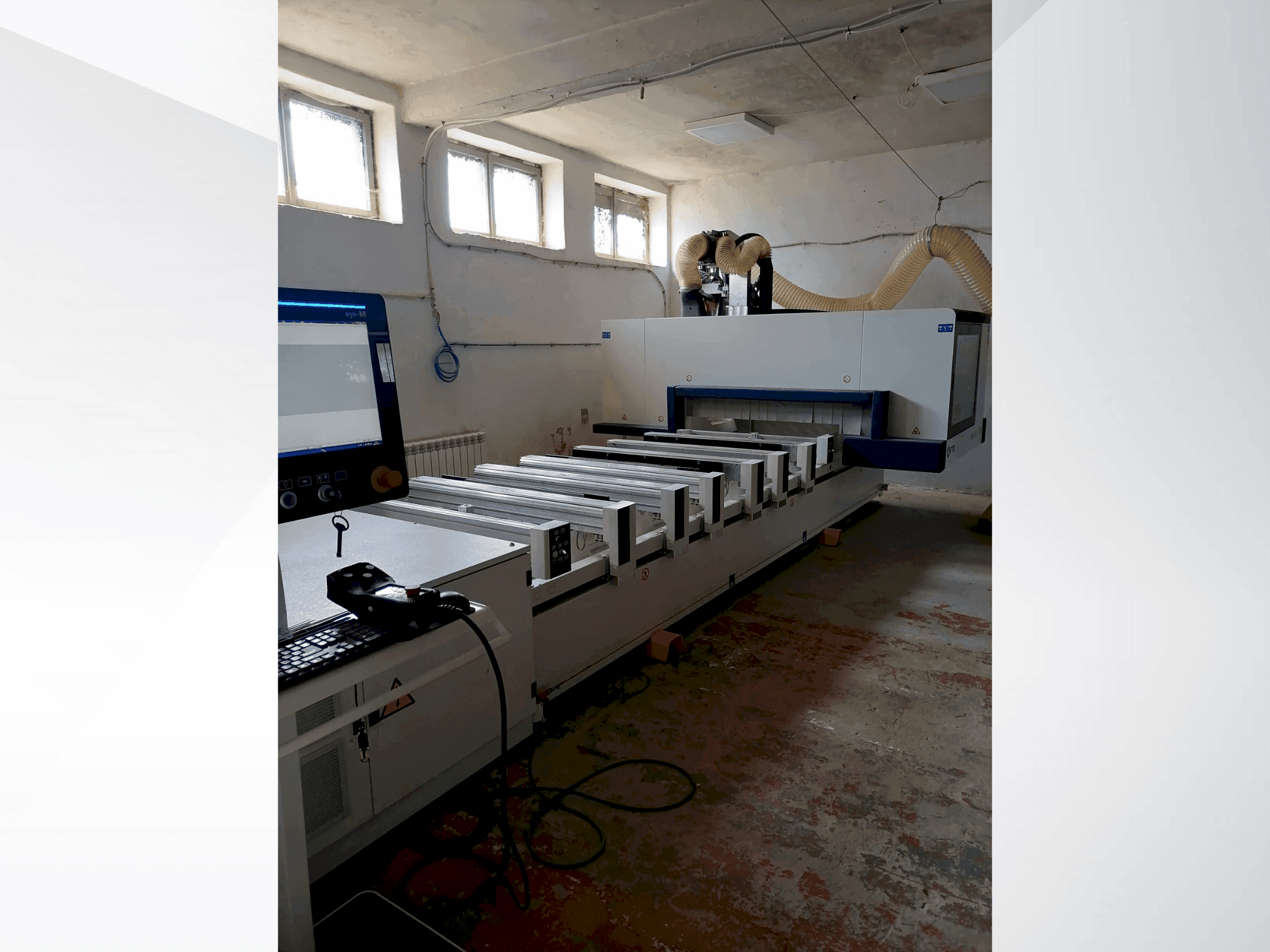 Front view of SCM Morbidelli M100 machine