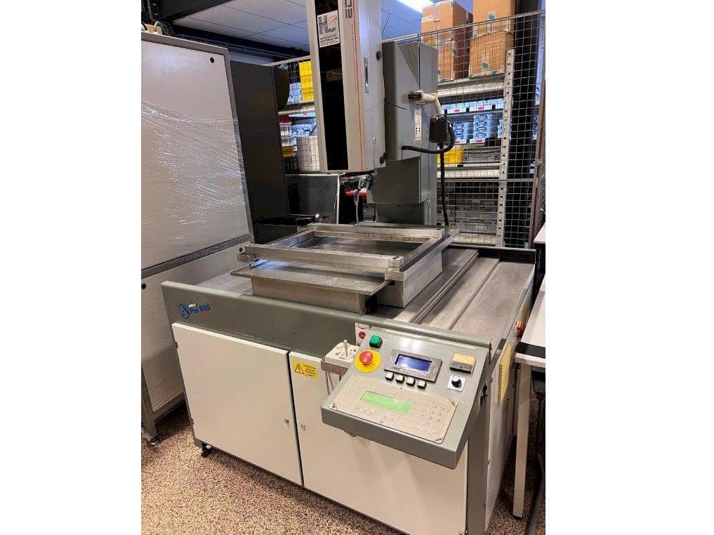 Front view of Apos 600 machine