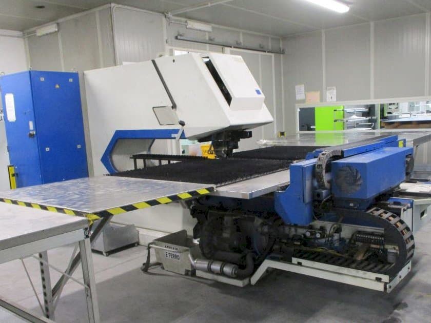 Front view of Trumpf Trumatic 2000R machine