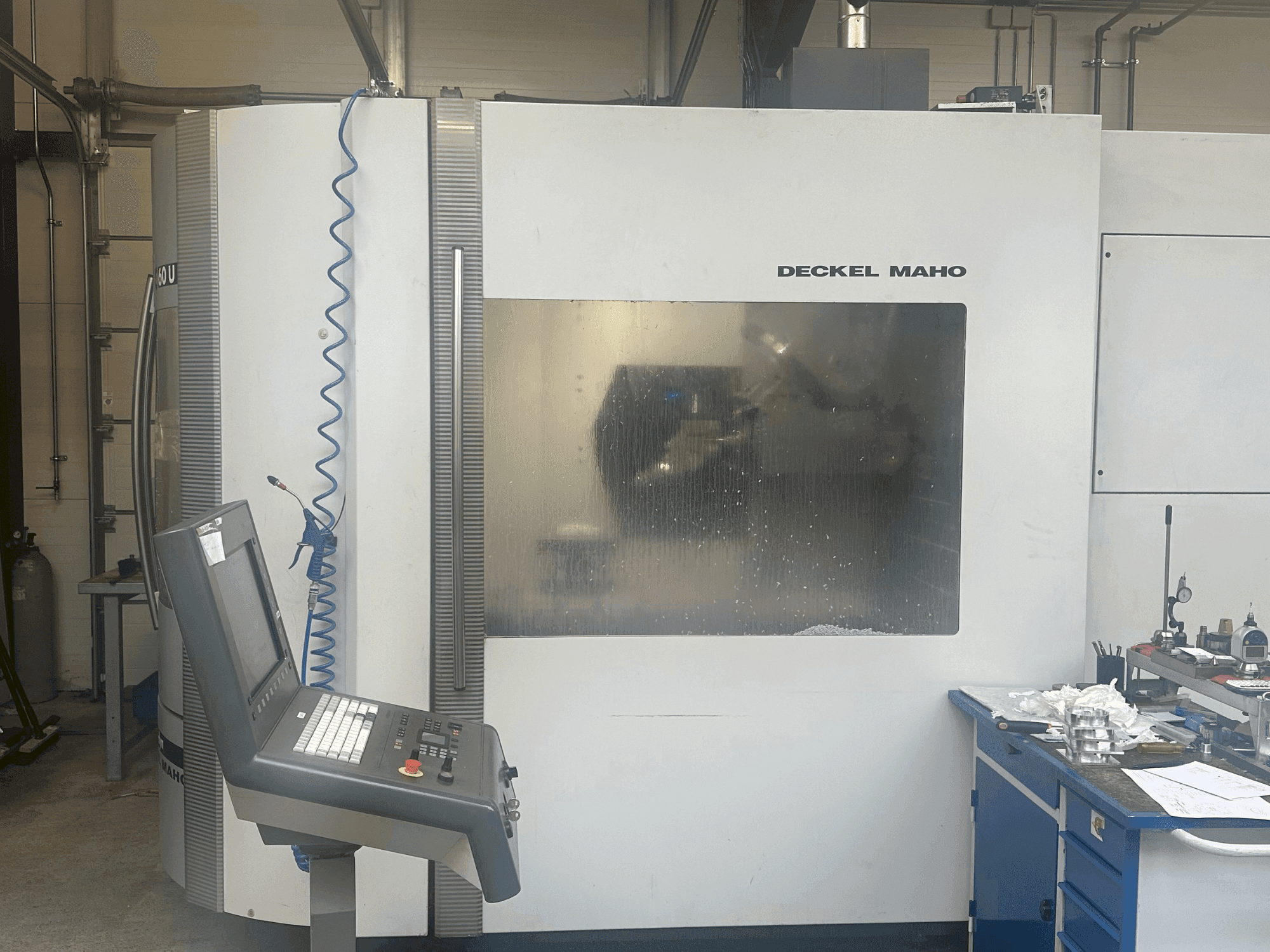 Front view of DECKEL MAHO DMC 60U HiDyn machine