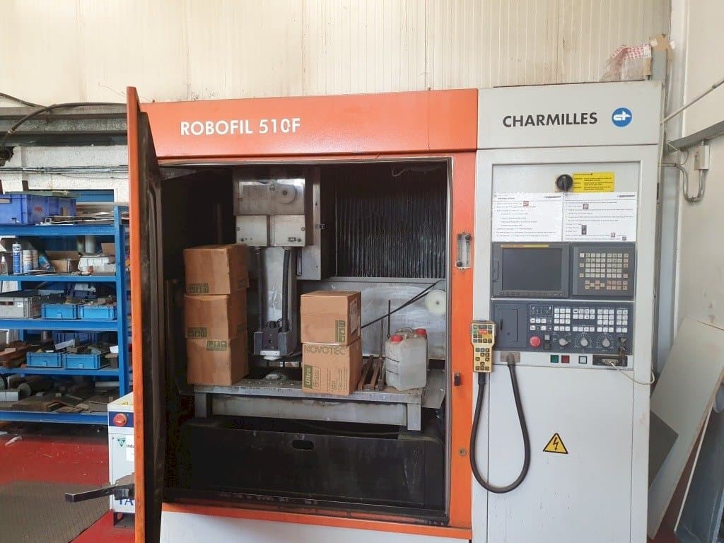 Front view of CHARMILLES Robofil 510F machine