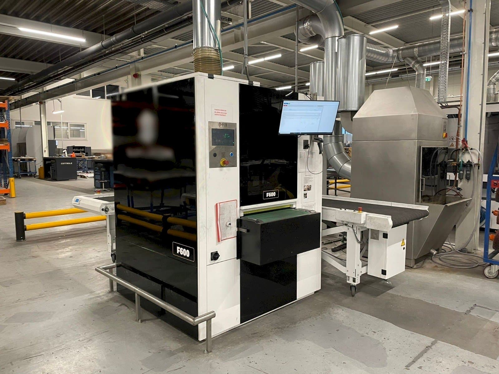 Front view of Q-FIN F600 machine