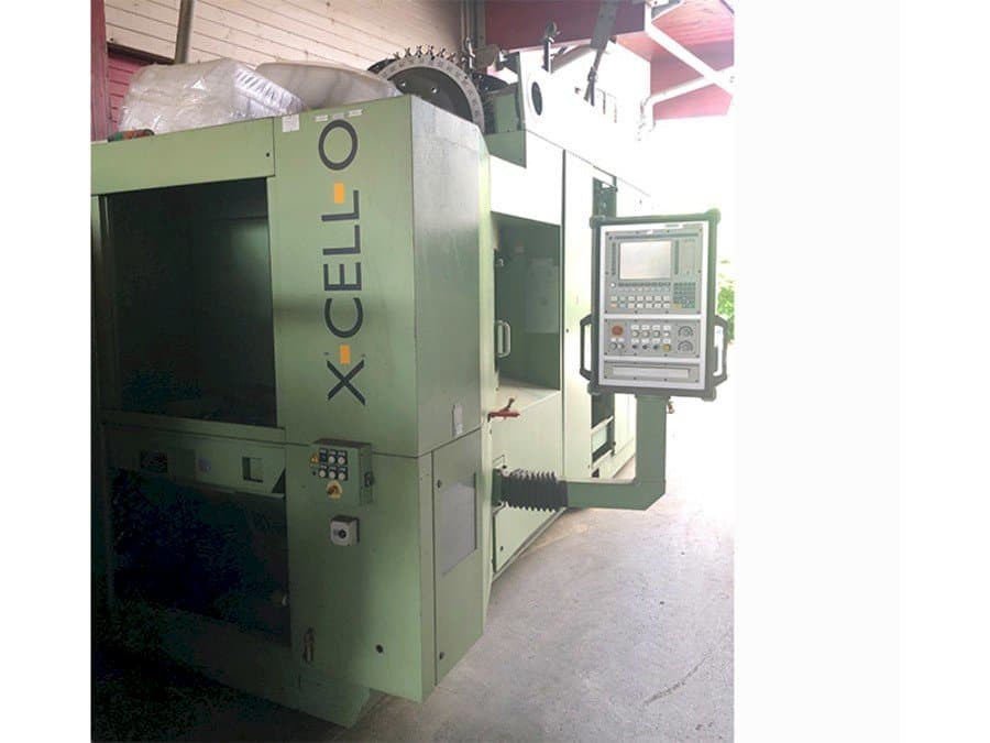 Front view of Ex-cell-o XHC 241 M/3 machine