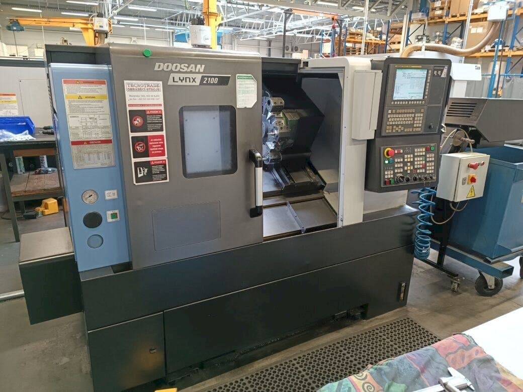 Front view of DOOSAN Lynx 2100A  machine