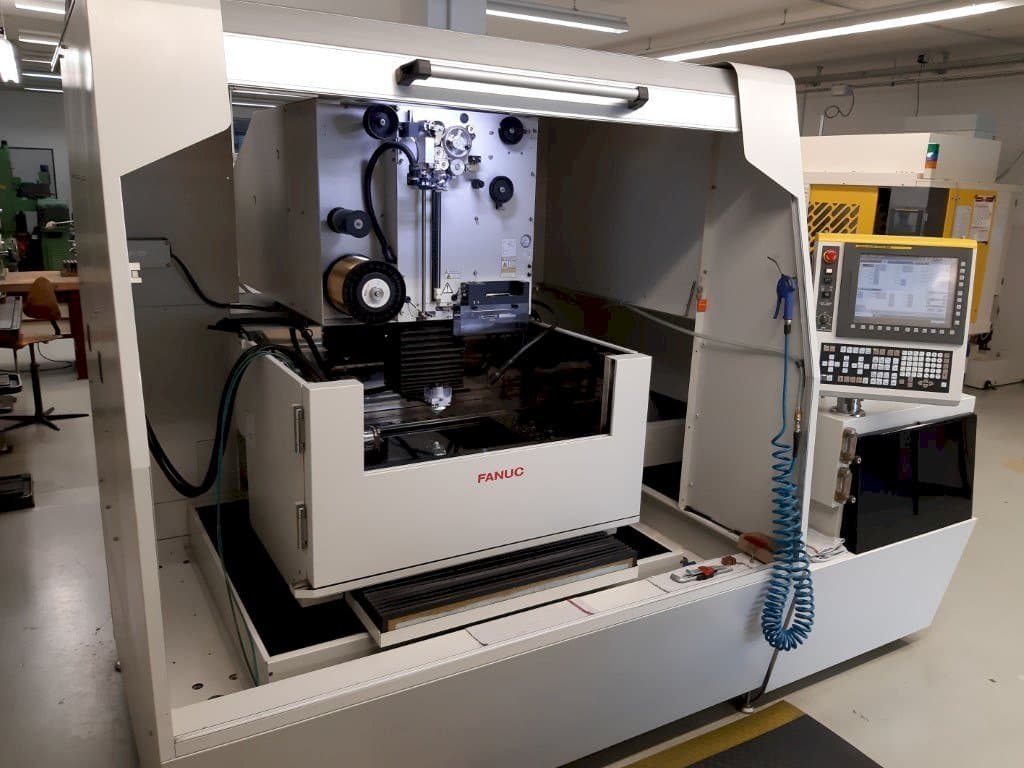 Front view of FANUC Robocut Alpha-1iD machine