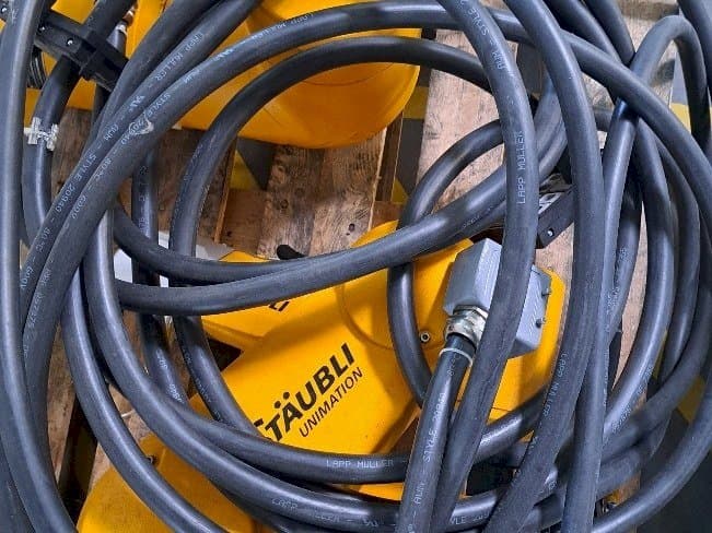 Front view of STAUBLI TX60 machine