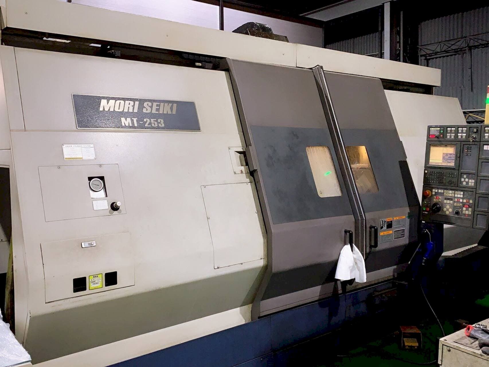 Front view of MORI SEIKI MT 253 S  machine