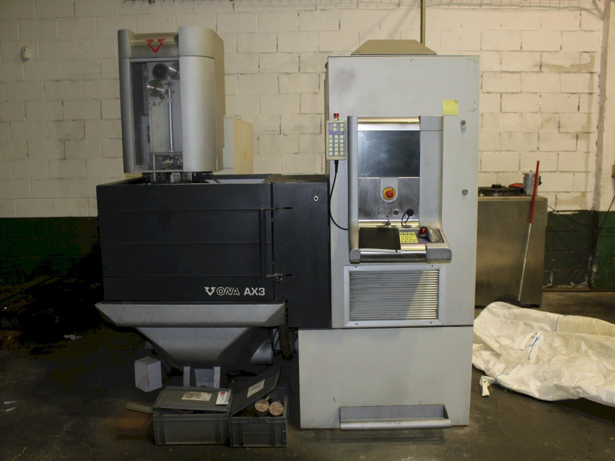 Front view of ONA AX3 machine