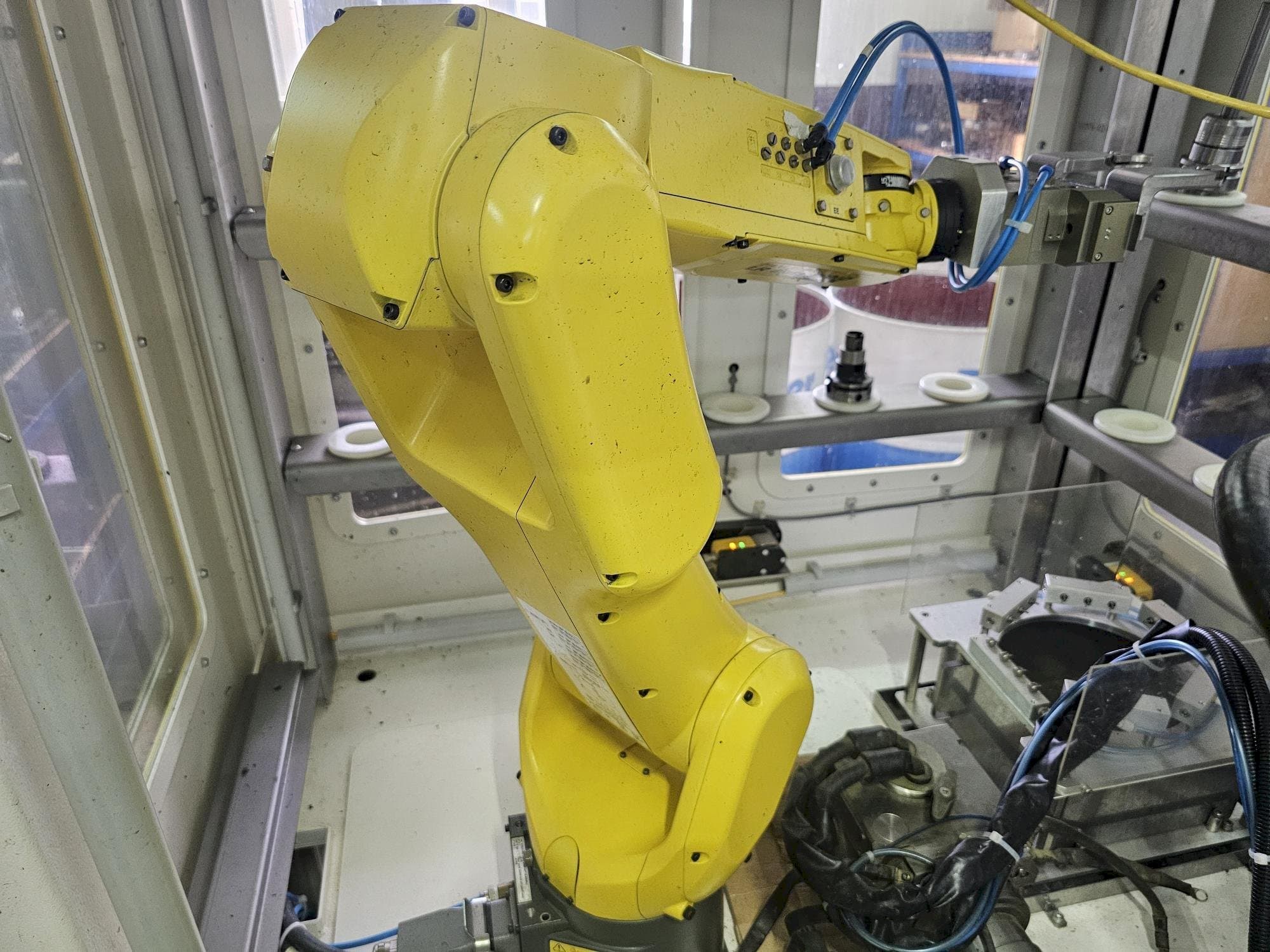 Front view of FANUC LR Mate 200 id 7L machine