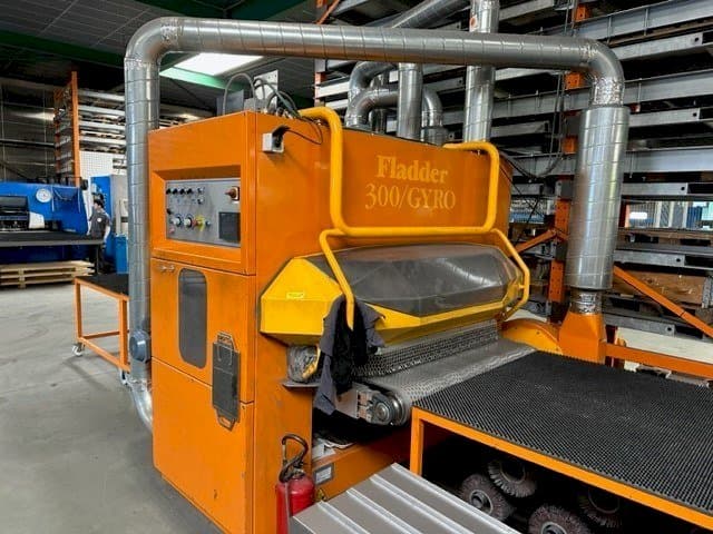Front view of Fladder 300/GYRO-1300 VAC machine