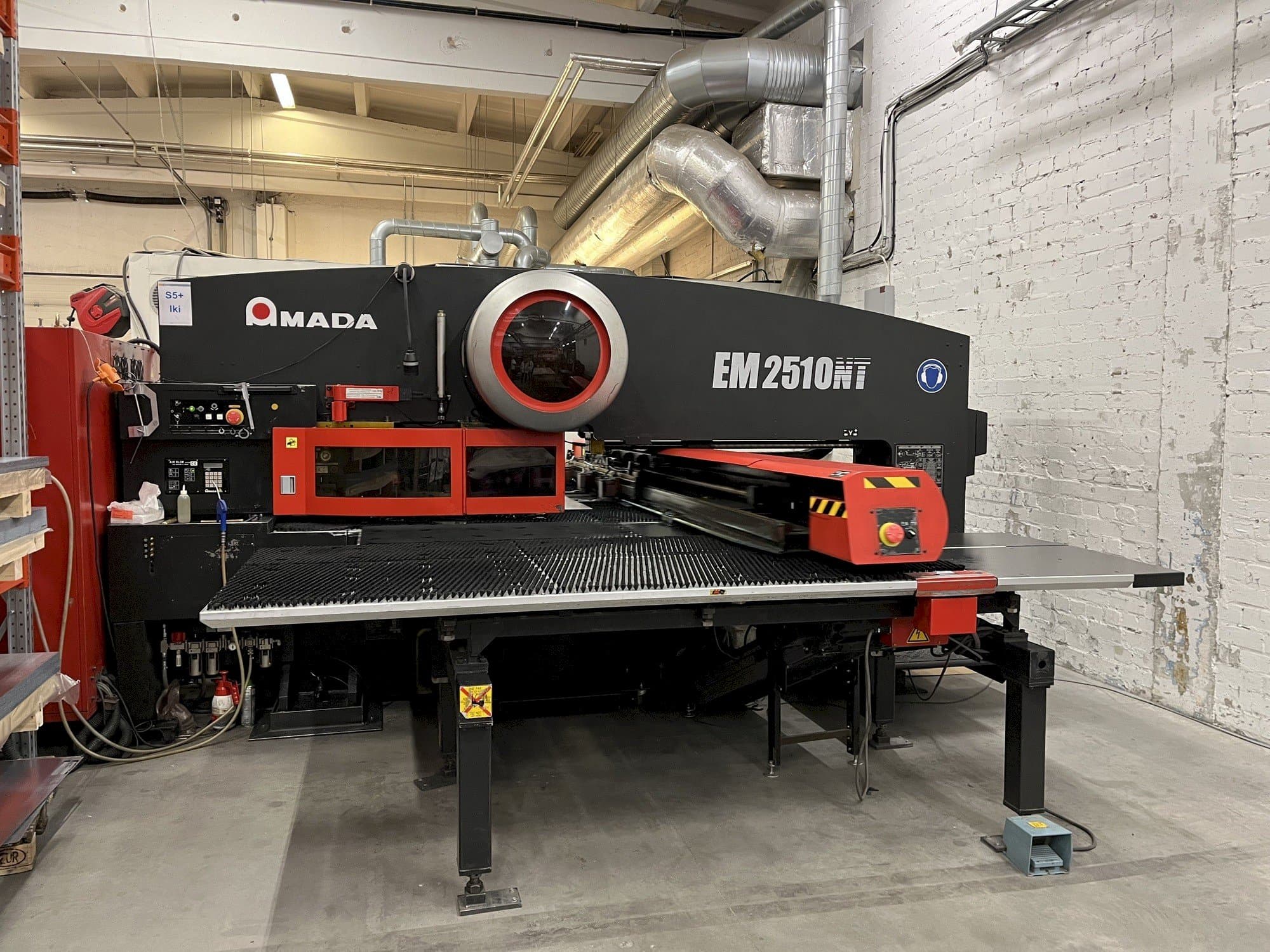 Front view of AMADA EM2510NT  machine