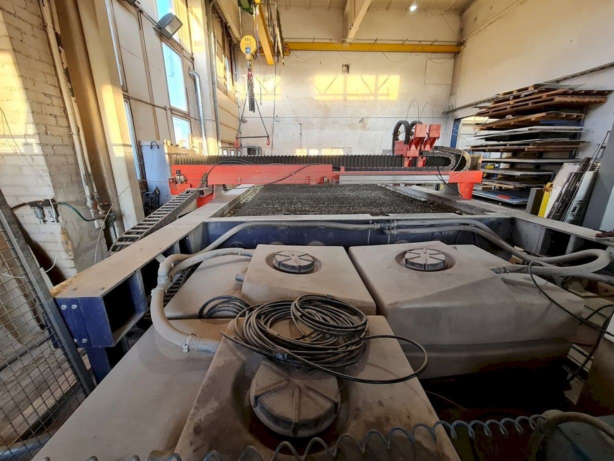 Front view of Bystronic ByJet Classic L 6030 machine