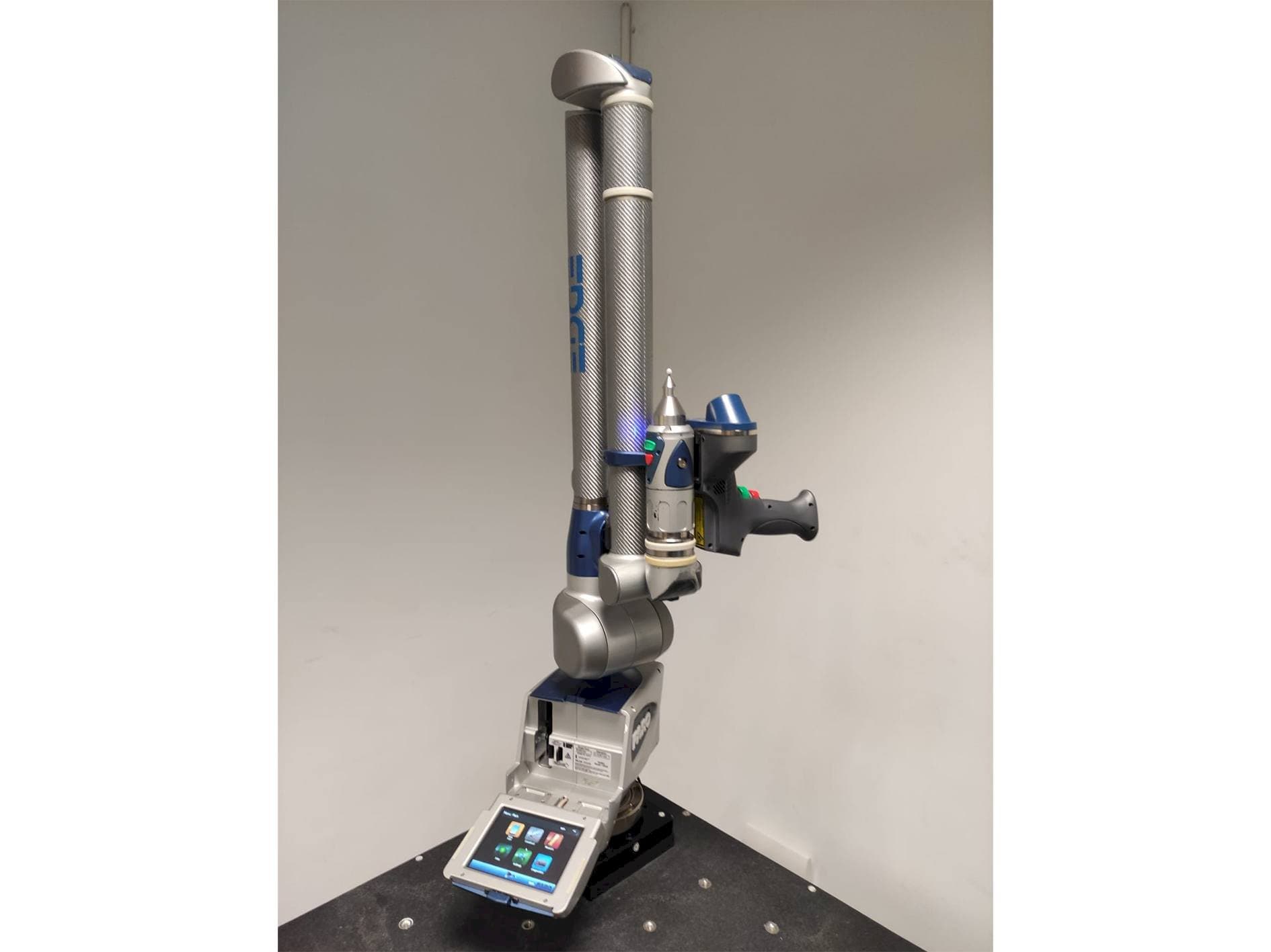 Front view of Faro Edge ScanArm 2.7 machine