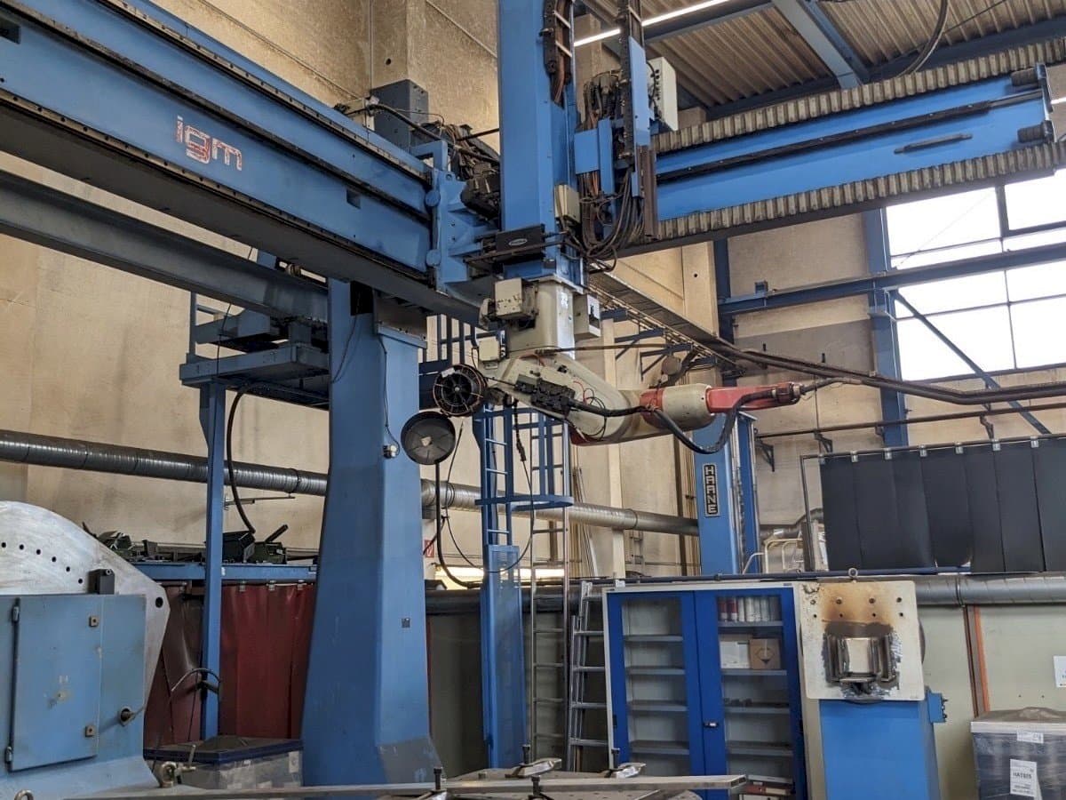 Front view of IGM RTi 300-S machine