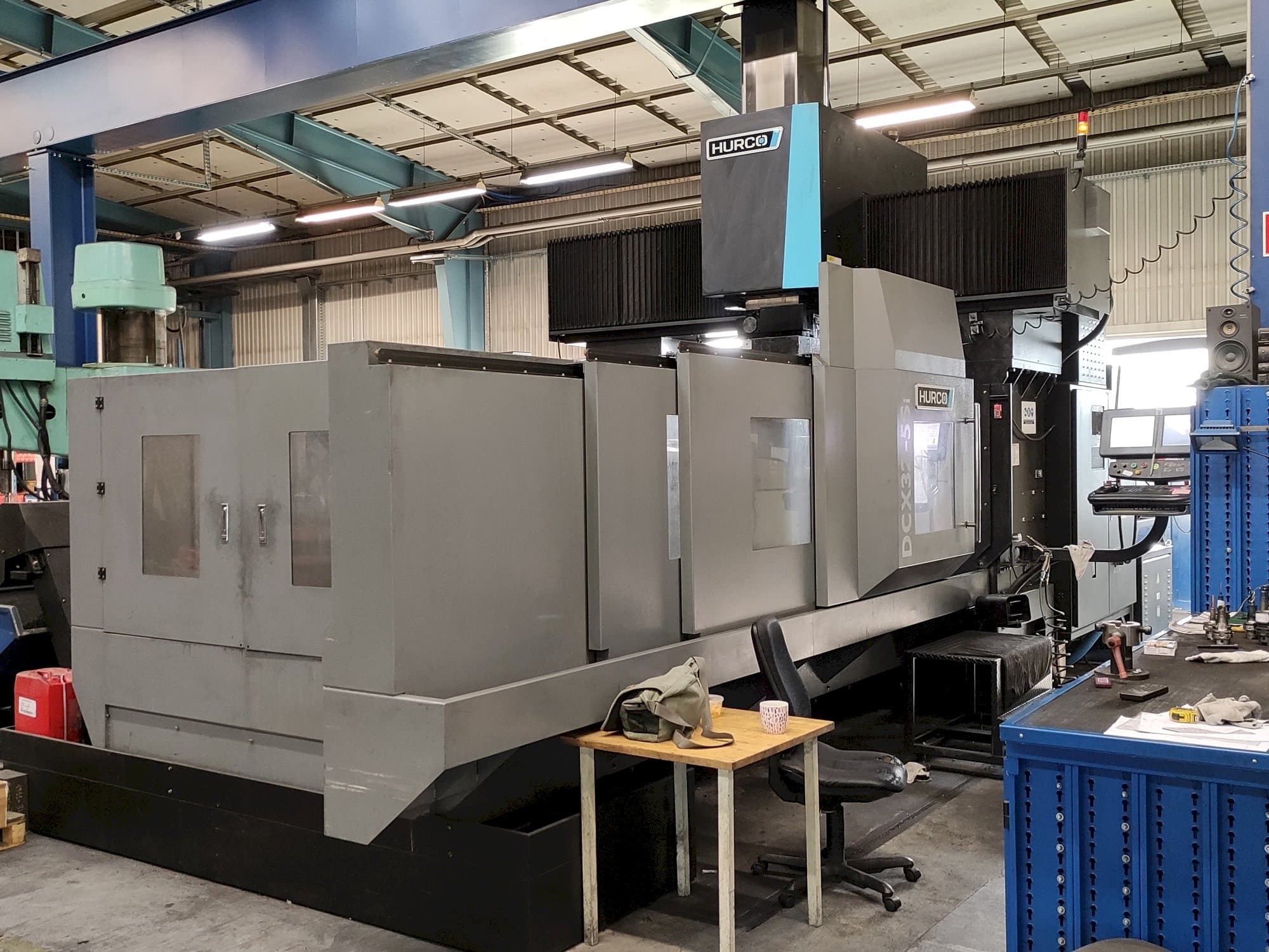 Front view of Hurco DCX32-5Si machine
