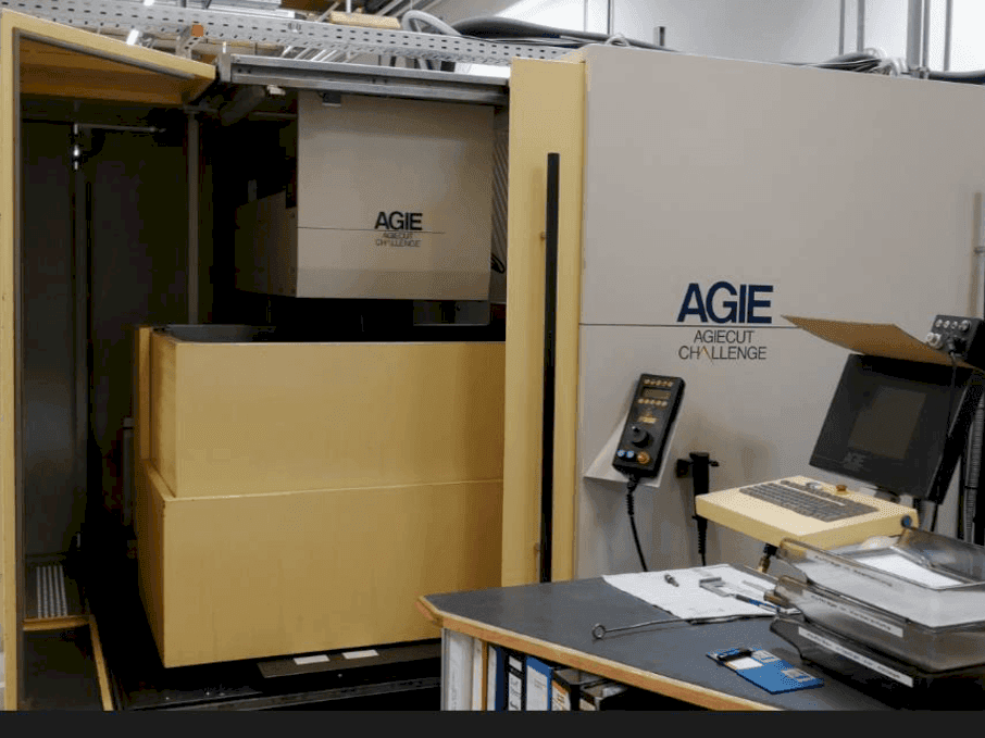 Front view of AGIE AGIECUT CHALLENGE 3 machine