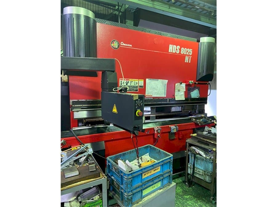 Left side view of AMADA HDS 8025 NT machine