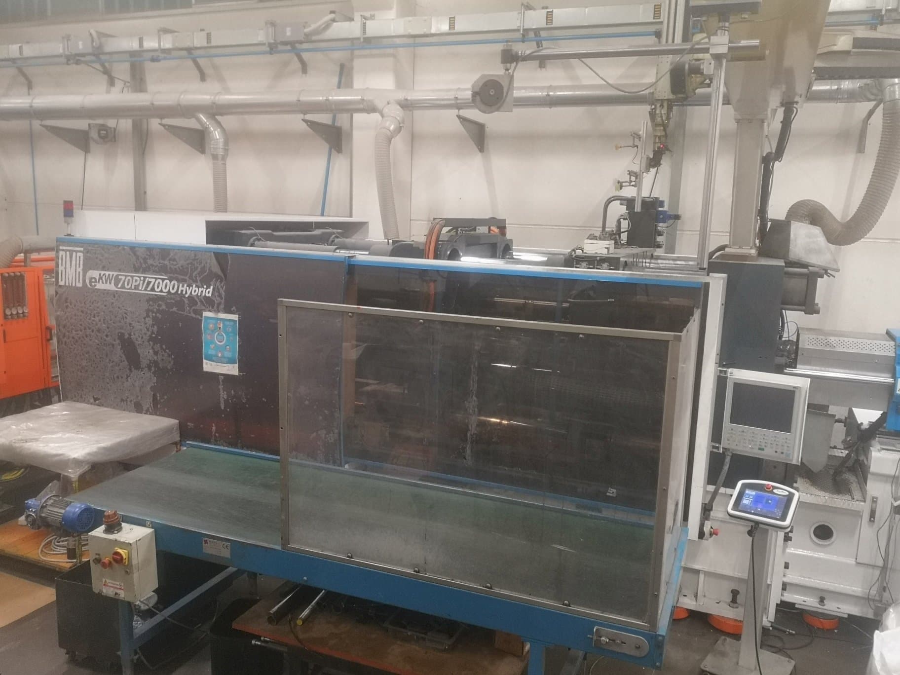 Front view of BMB Ekw 70pi Hybrid machine