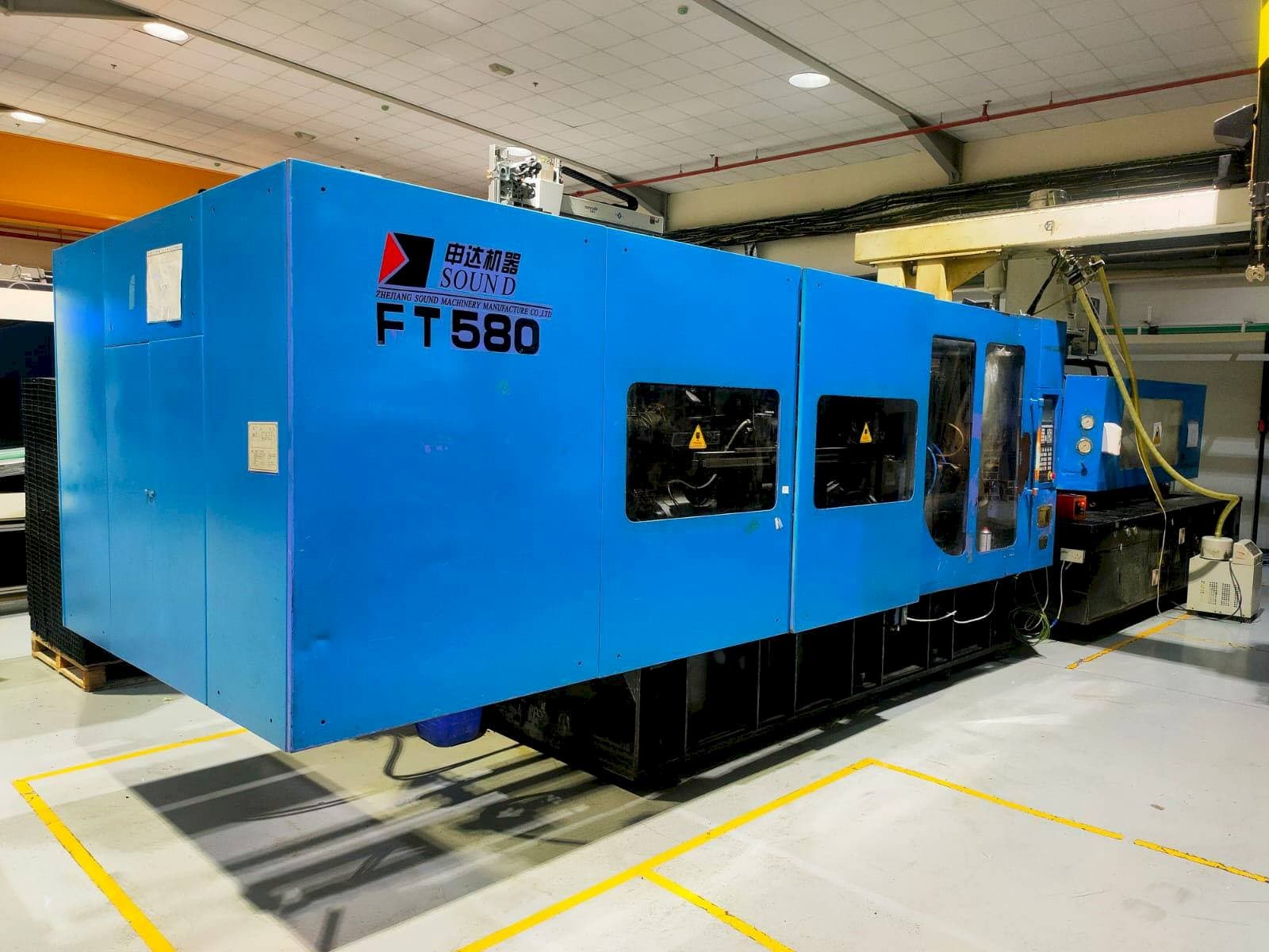 Front view of Zhejiang Sound Machinery Manufacture FT 580 machine