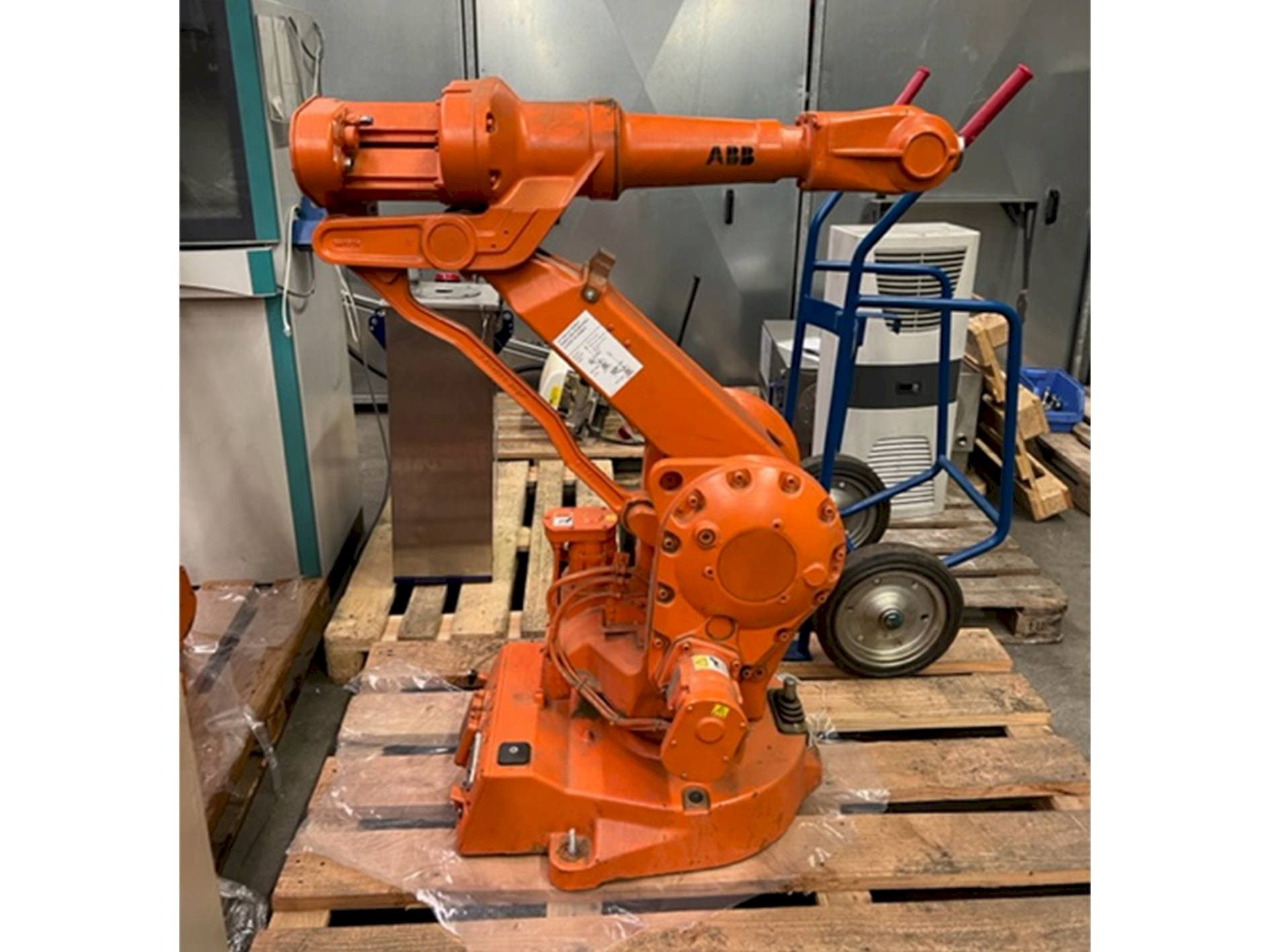 Front view of ABB IRB 2400/16 M2000  machine