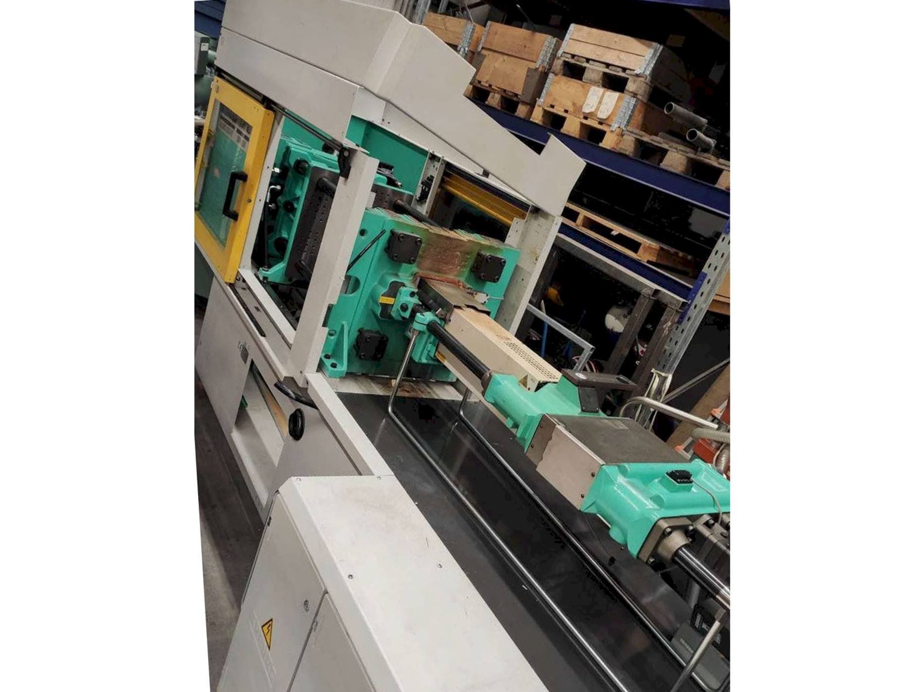 Front view of Arburg 370C-800-250  machine