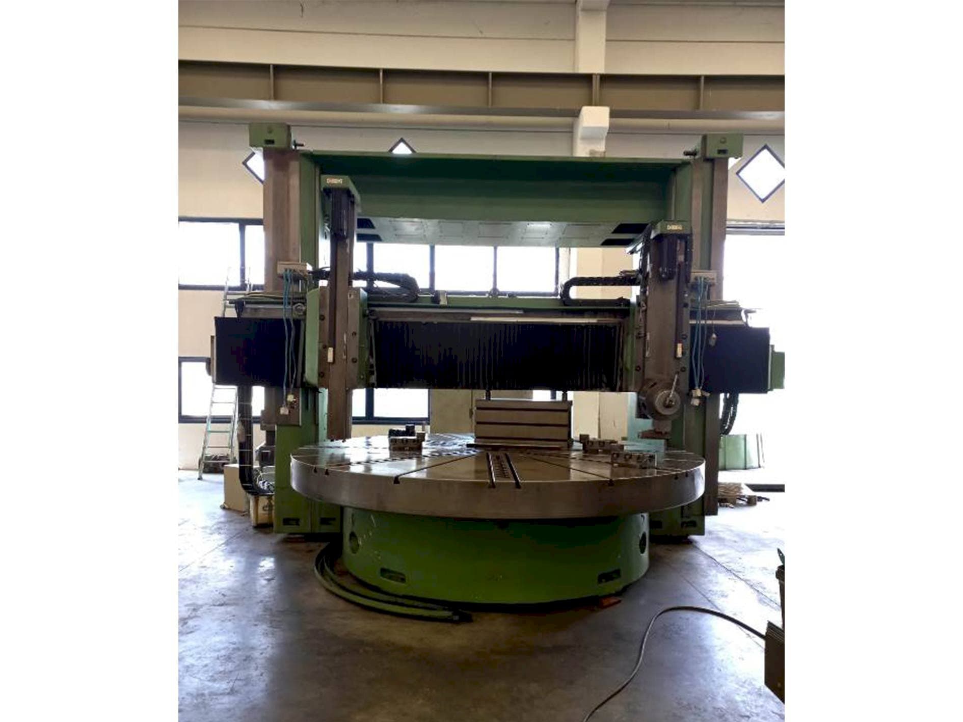 Front view of Titan SC 43 ECS 1400  machine