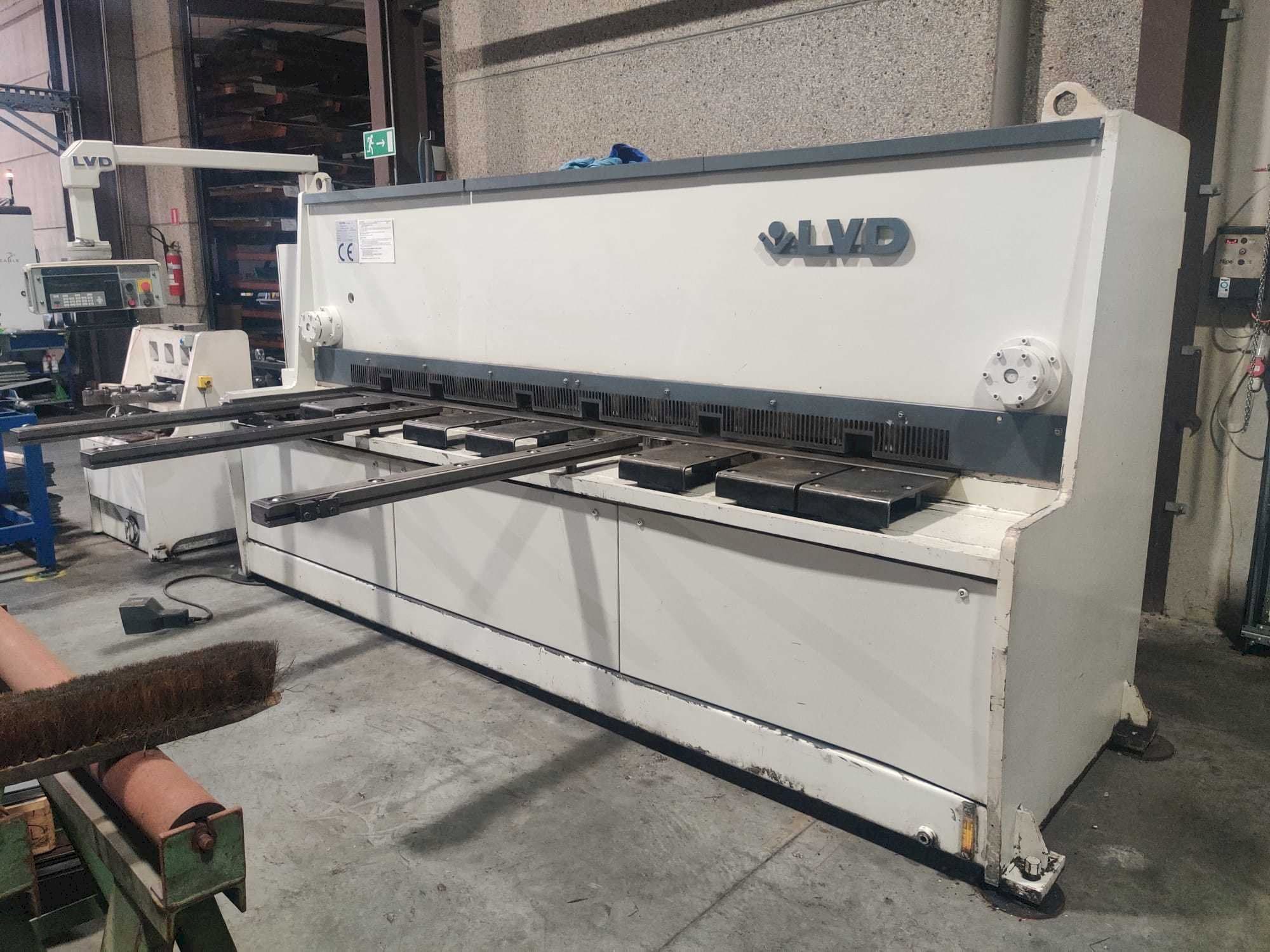 Front view of LVD HST-E 31/10 machine