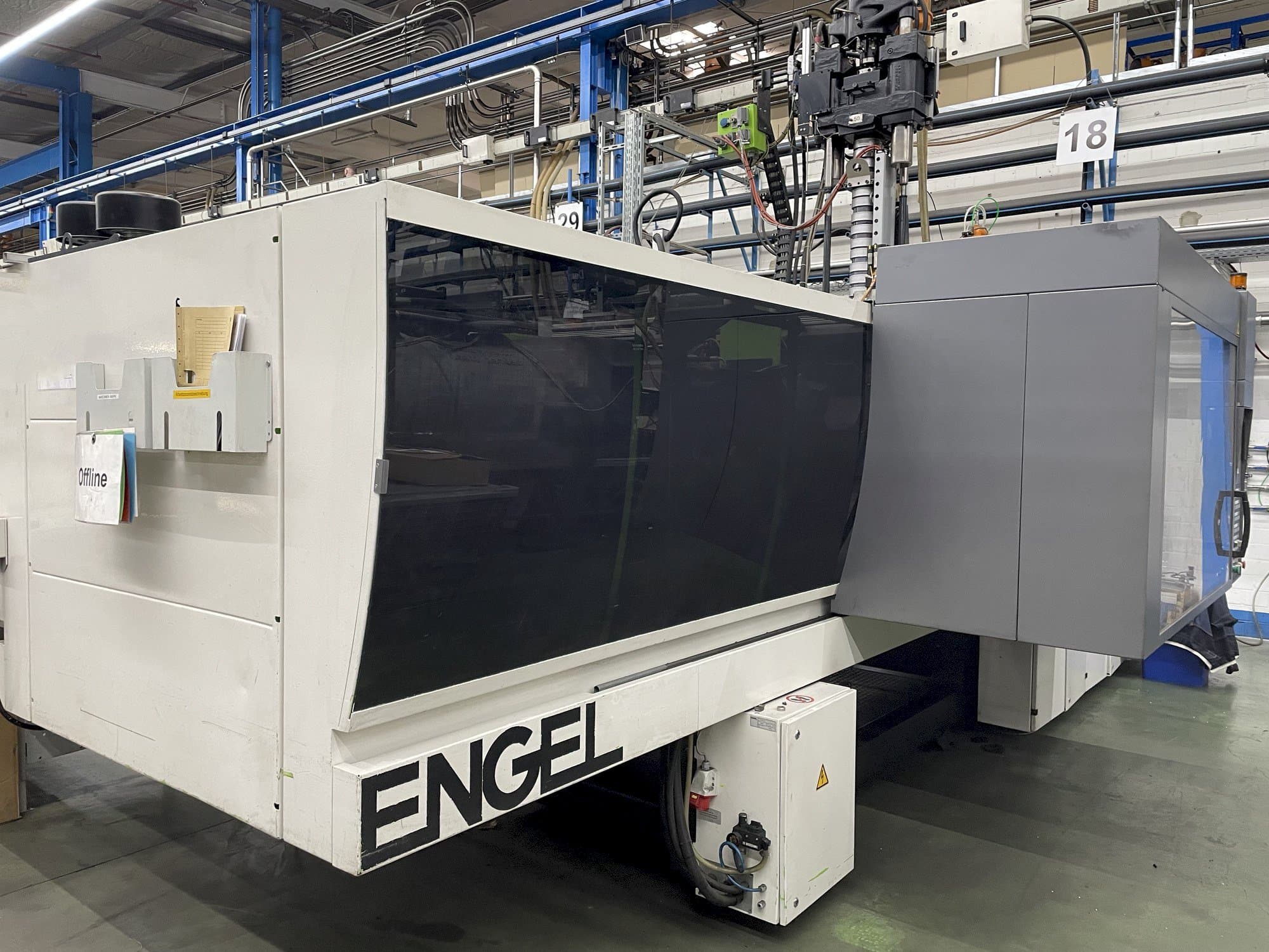 Front view of ENGEL VICTORY 1350H500V/350 Combi machine