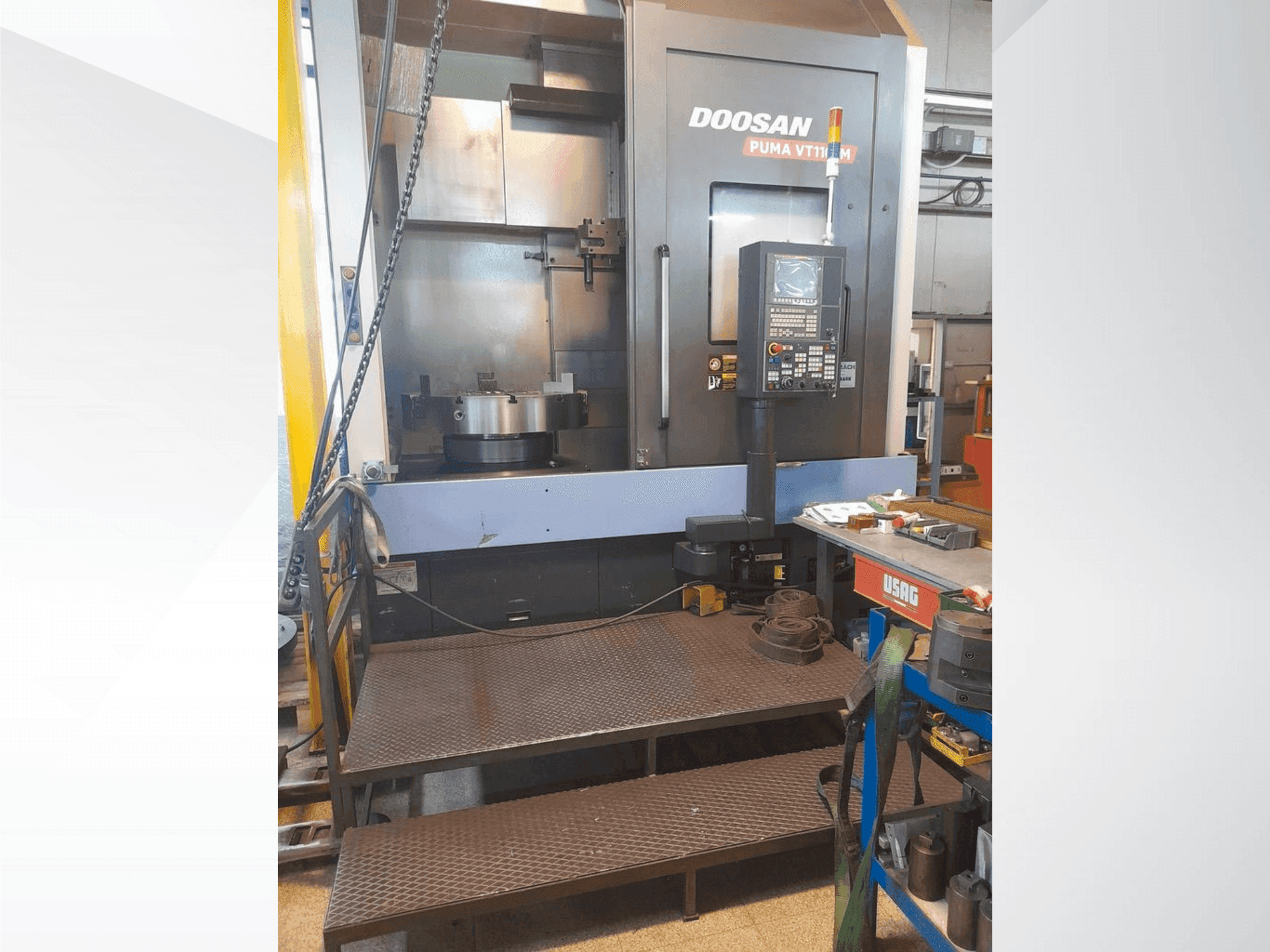 Front view of DOOSAN VT1100M machine