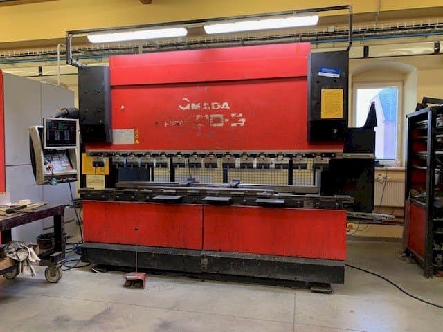 Front view of AMADA HFE 100-3 machine