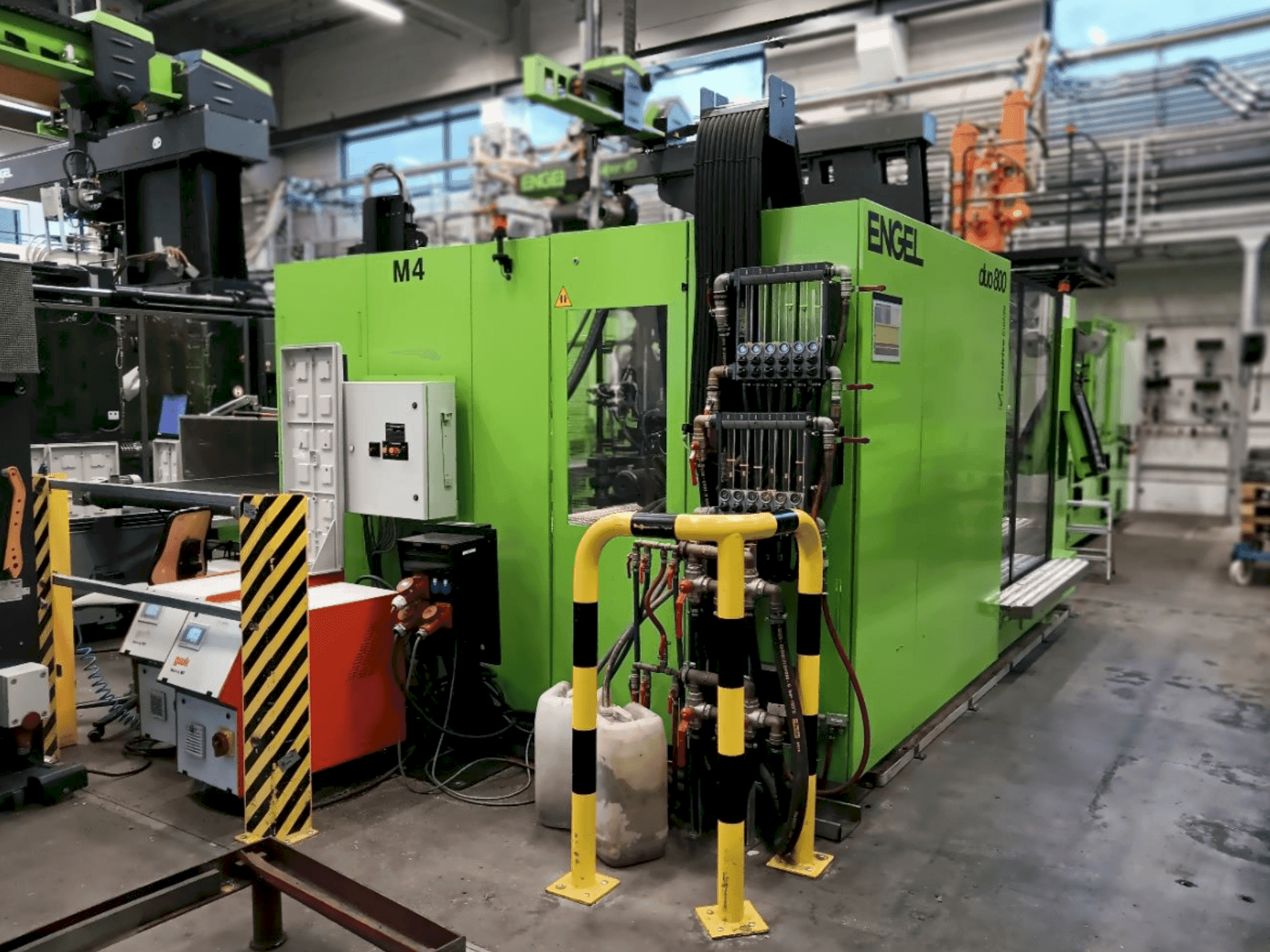 Left view of Engel Duo 11050/800  machine