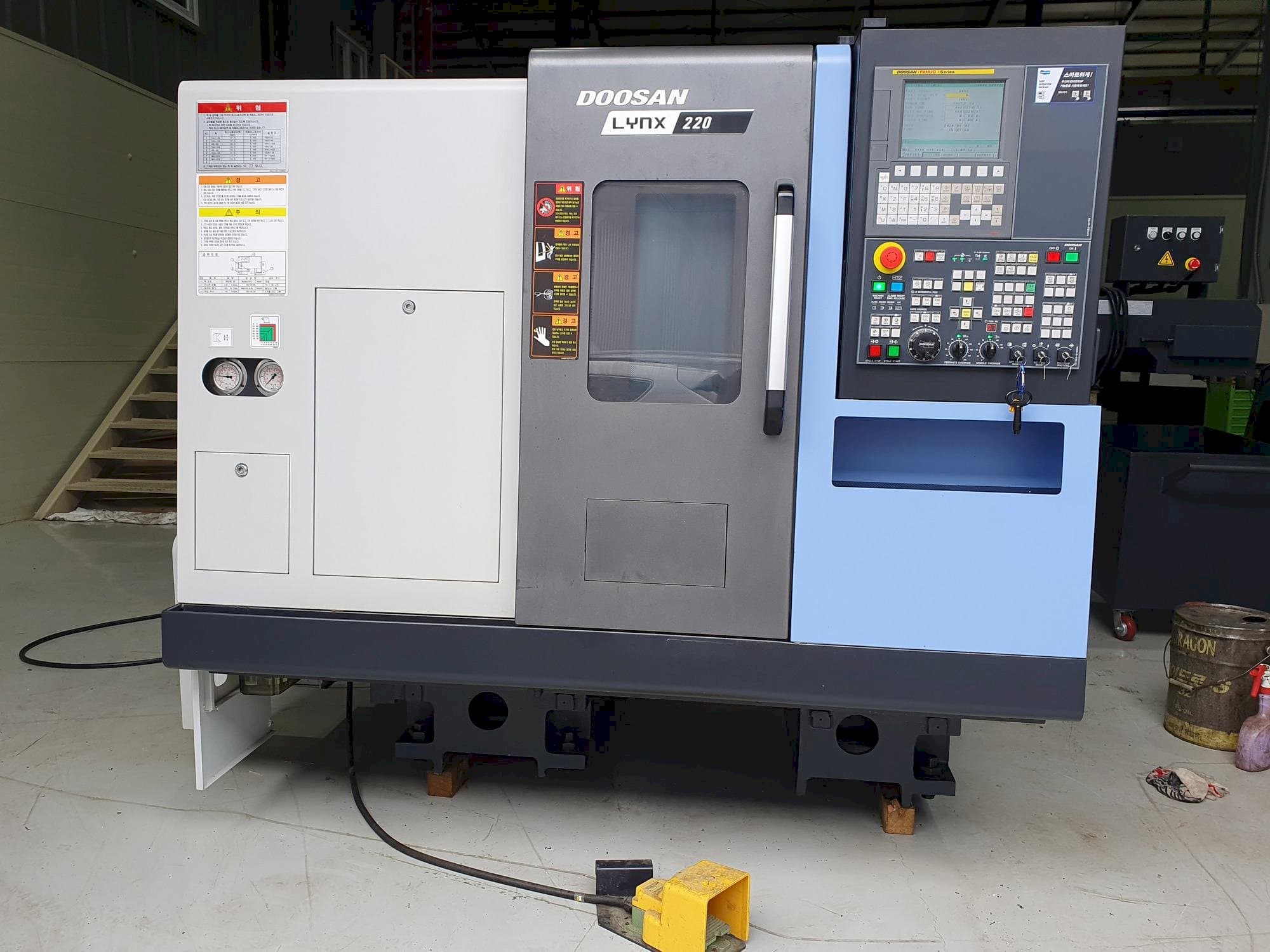 Front view of Doosan LYNX220C machine