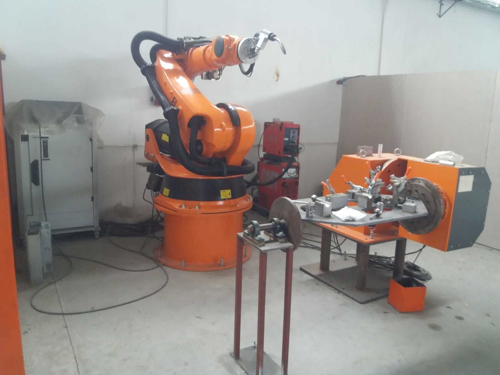 Front view of KUKA KR200 machine
