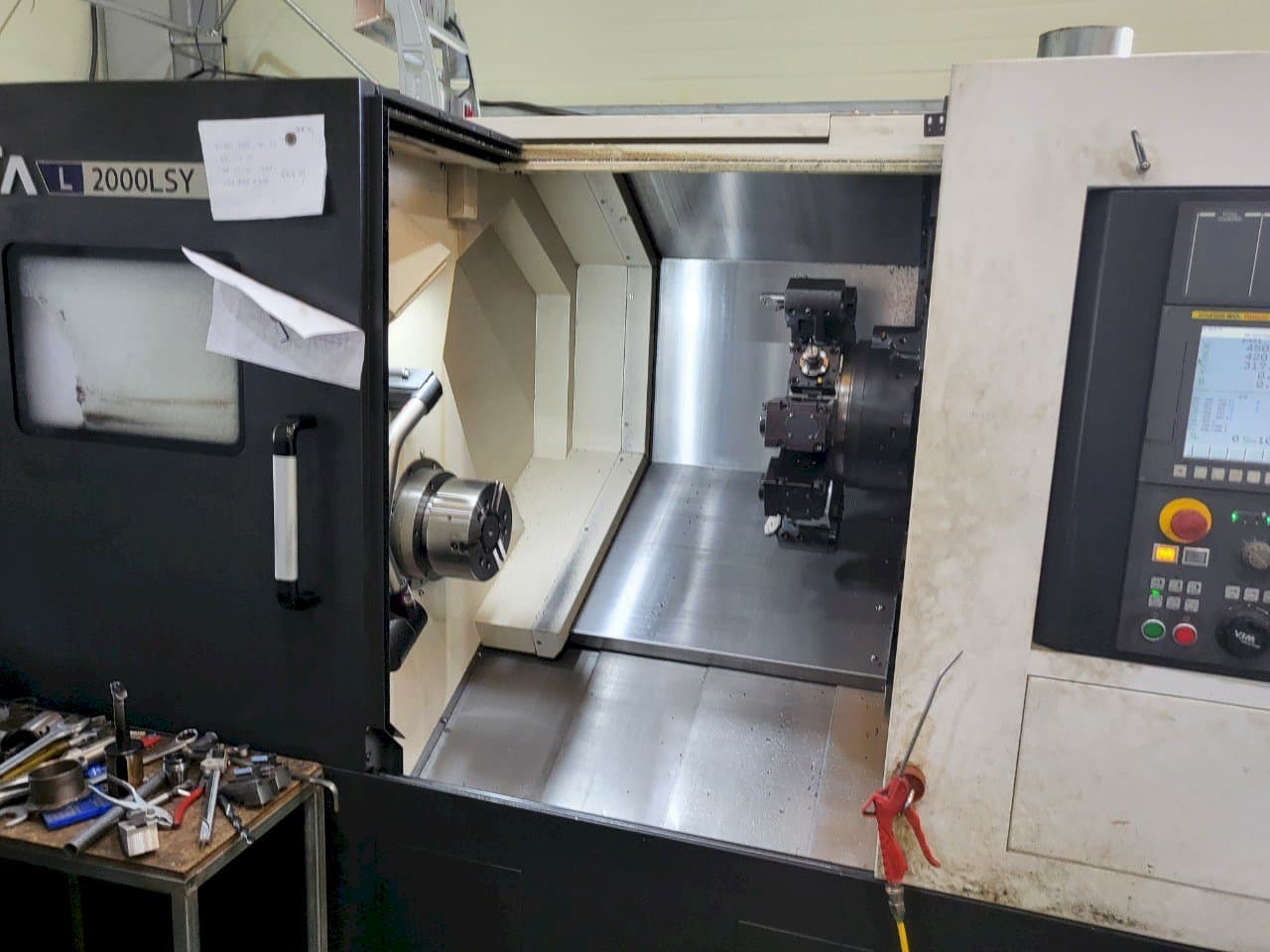 Front view of Hyundai Wia L2000LSY machine