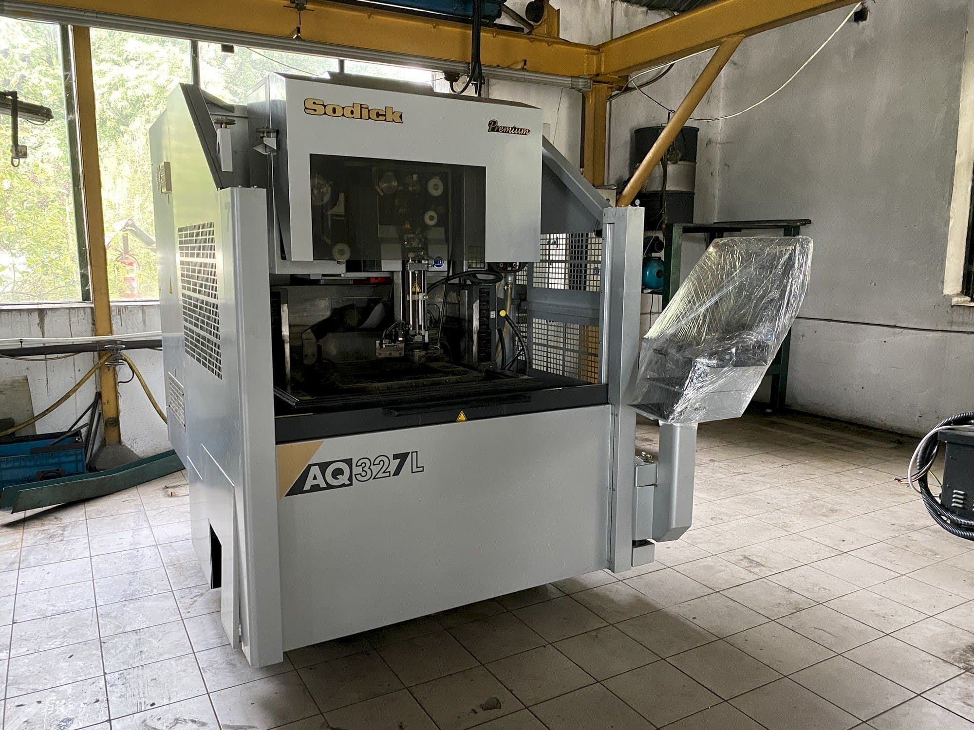 Front view of Sodick AQ327L  machine