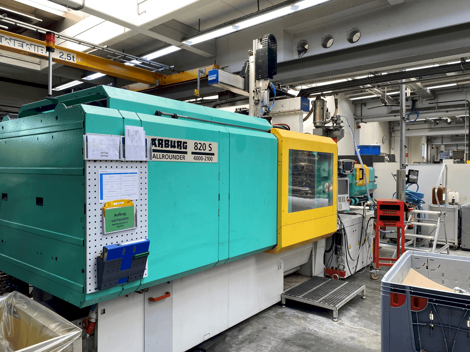 Front view of Arburg Allrounder 820 S 4000-2100 machine