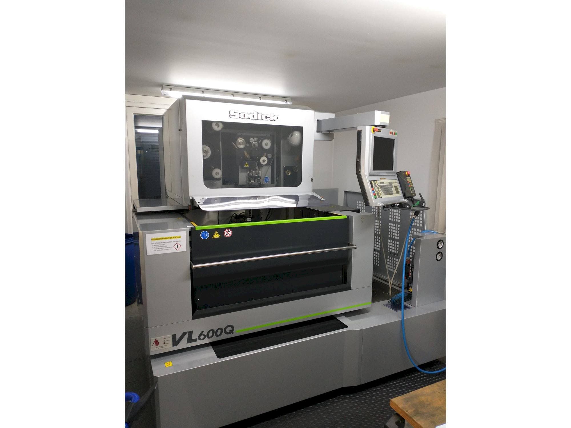 Front view of Sodick VL600Q machine