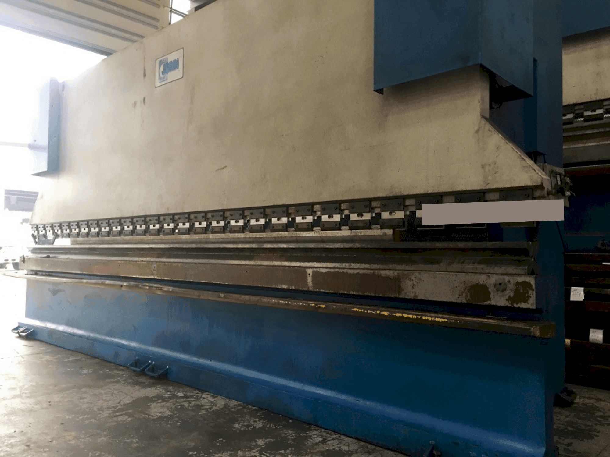 Left side view of JORDI PH6100 - 180 (2003)  machine