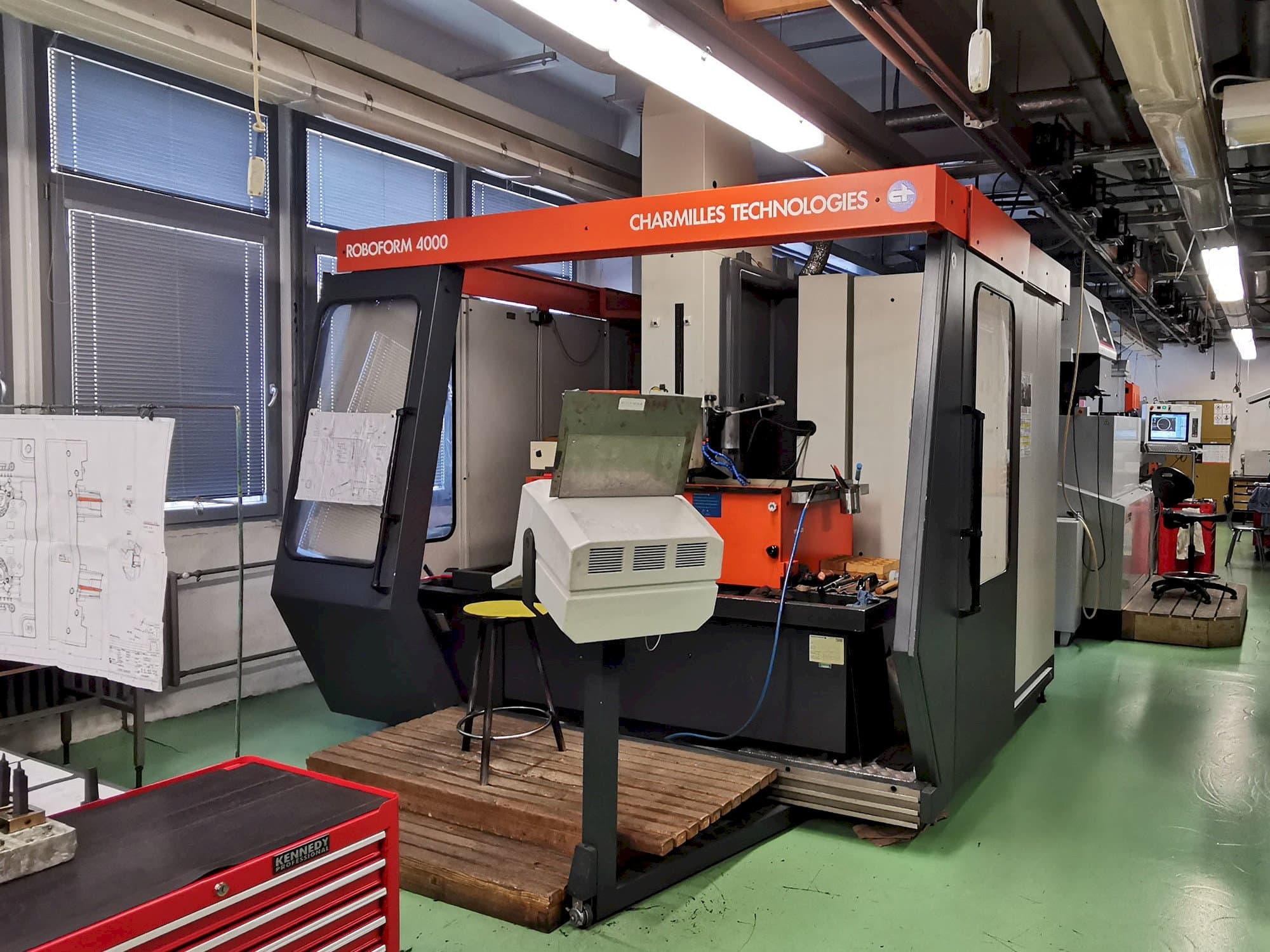 Front view of CHARMILLES Roboform 4000 machine