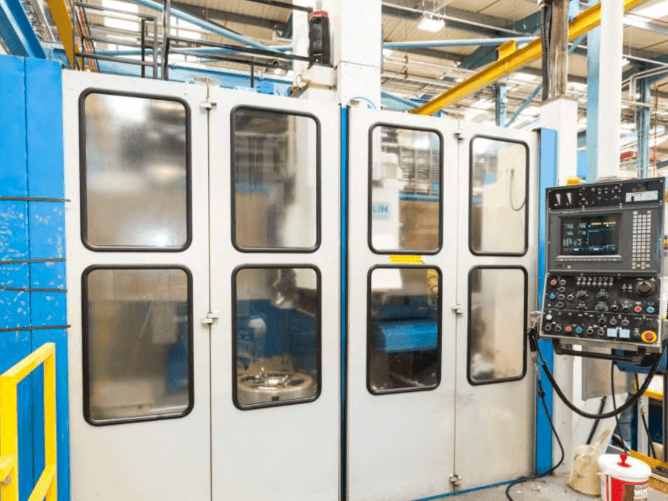 Front view of TOS SKIQ 20 CNC  machine