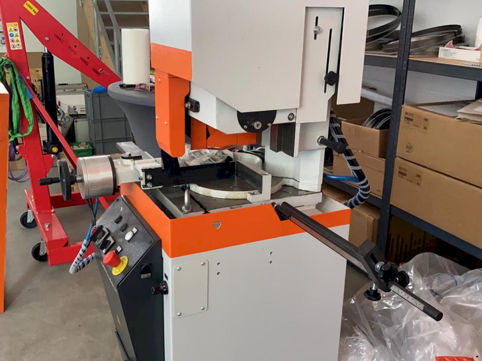 Left side view of KASTO Radial U7 machine