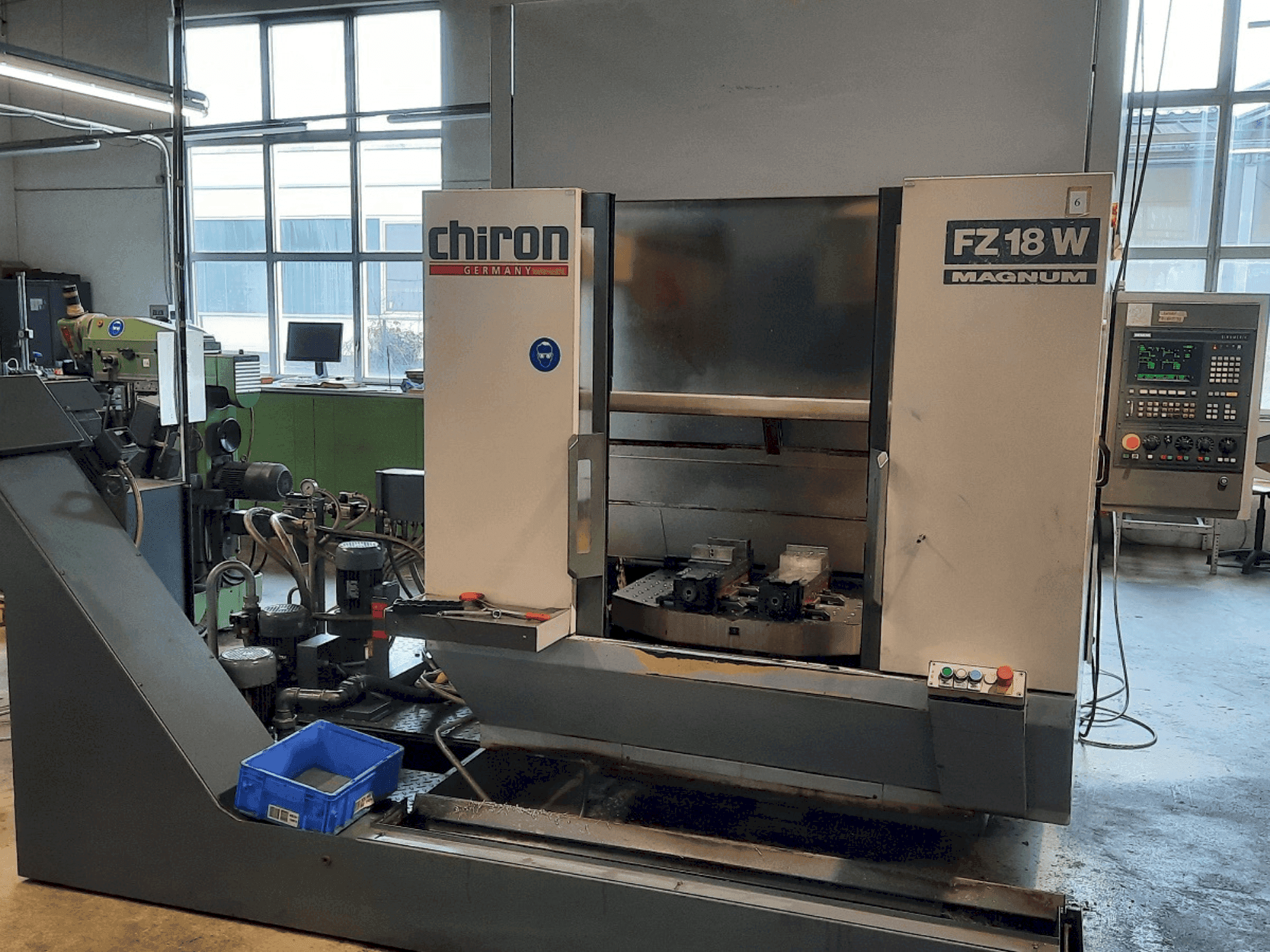 Front view of CHIRON FZ 18 W  machine