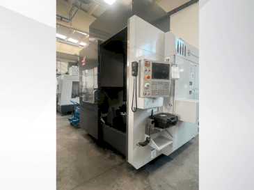 Front view of HAAS UMC750SS  machine