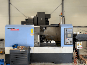 Front view of DOOSAN DNM 500 machine