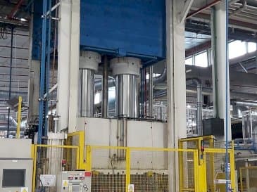 Front view of Pinette 1500 Ton machine