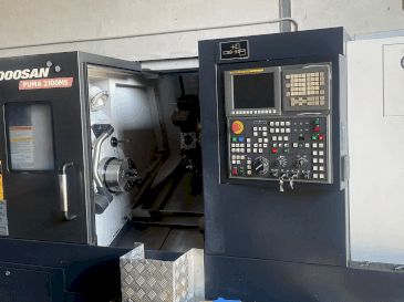Front view of DOOSAN PUMA 2100MS machine