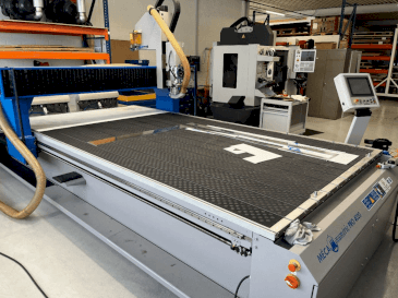 Front view of MECANUMERIC MecaPro 4020  machine